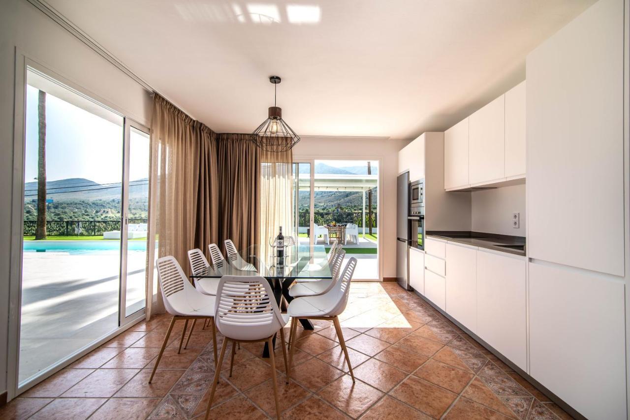 Palm Tree Villa - 5Bdr Paradise Pool / Chill Out Beds Torremolinos Luaran gambar